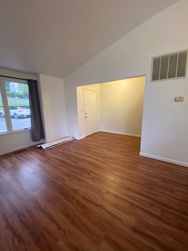 Building Photo - 313 Harper Dr