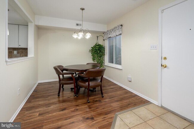 Foto del edificio - 339 Woodlake Dr