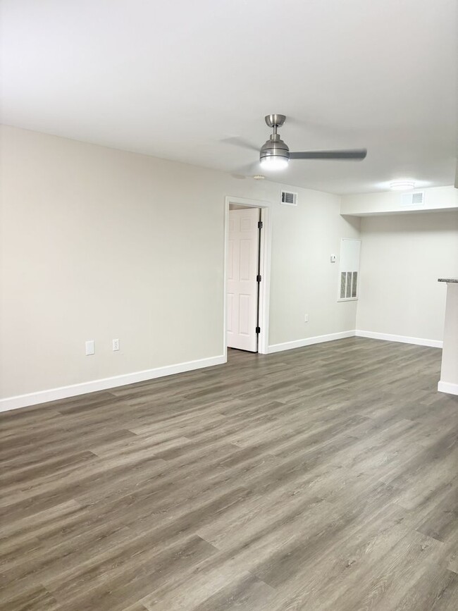 Building Photo - Fully upgraded 2/2 condo in the heart of K...