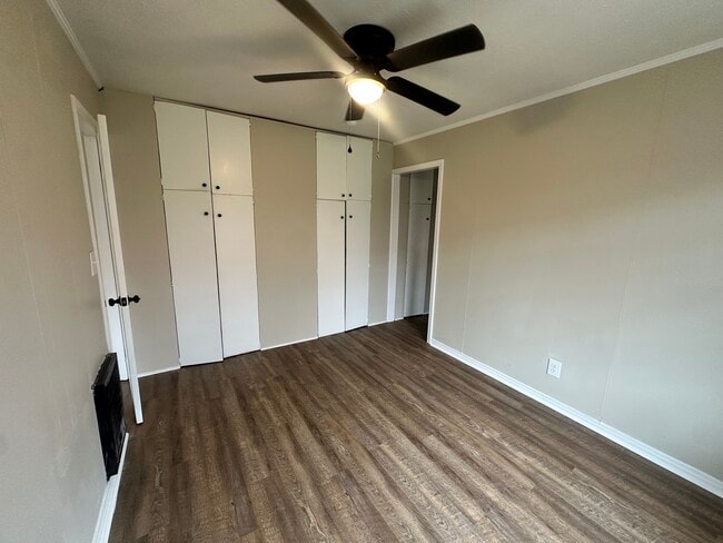 Building Photo - 1819 10th Ave N