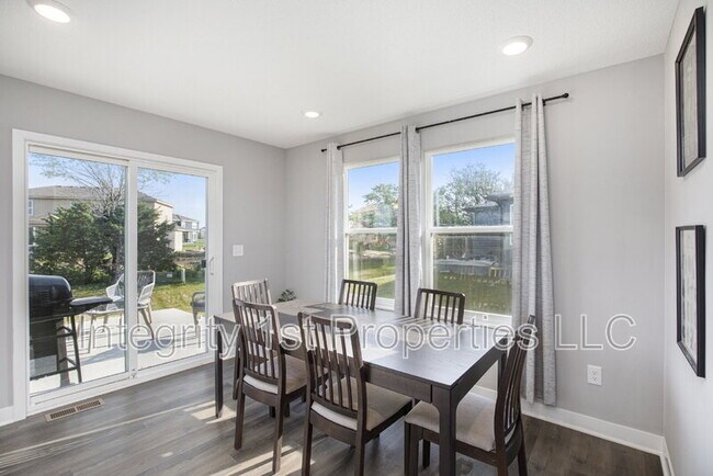 Foto del edificio - 13316 W 180th St