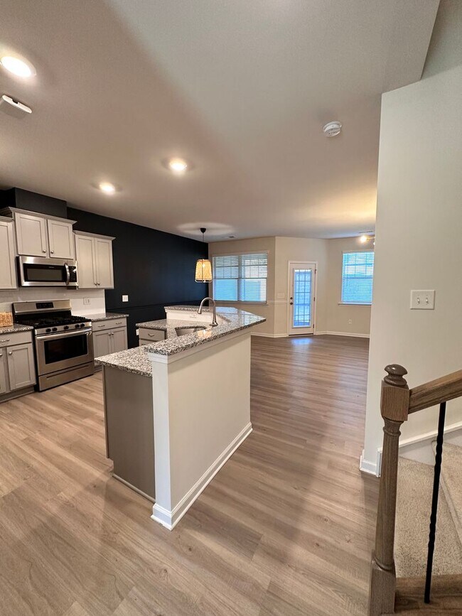 Building Photo - Exclusively Offered by Muse Realty Rentals...