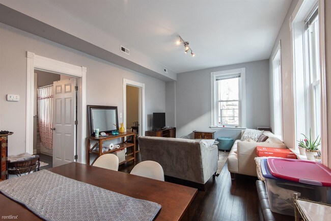 Foto del edificio - 2 br, 1 bath  - 1652 W Pierce Ave