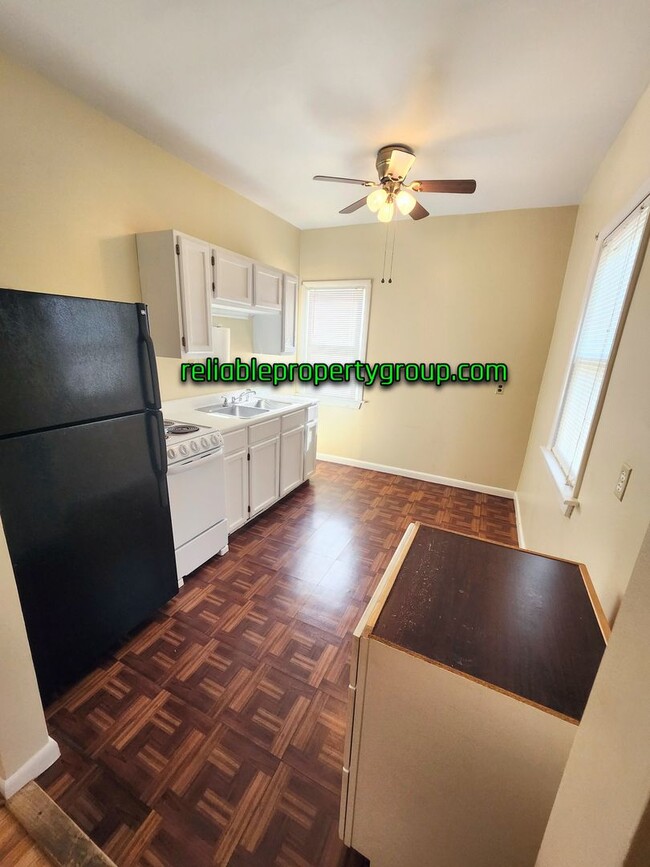 Foto del edificio - 113 E 3rd St