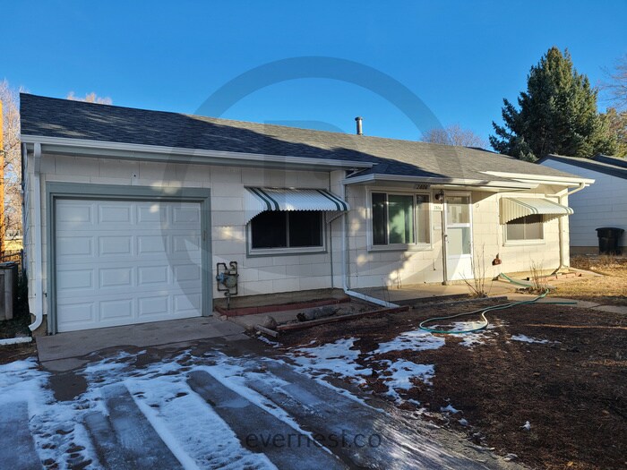 Primary Photo - 2806 S Dahlia St