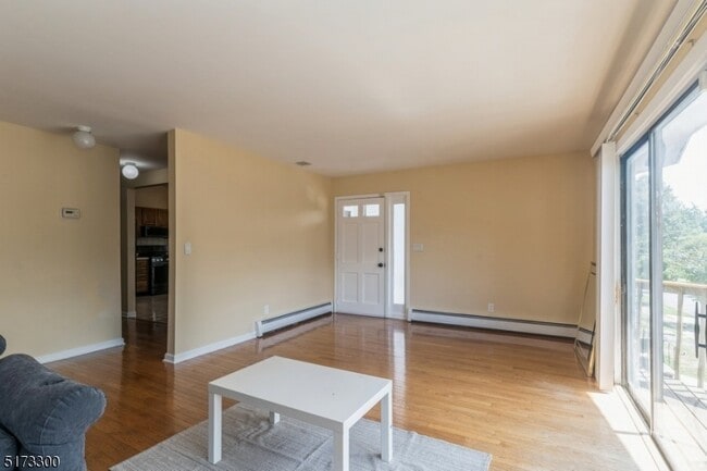 Building Photo - 14 Linden Ave