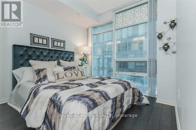 Building Photo - 36 Lisgar St