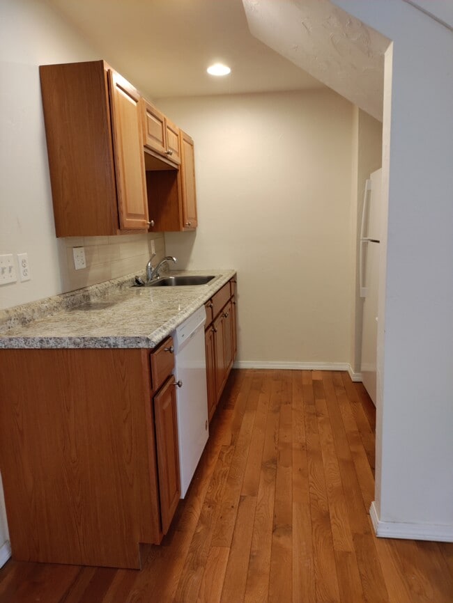 Kitchen - 19 Chestnut St