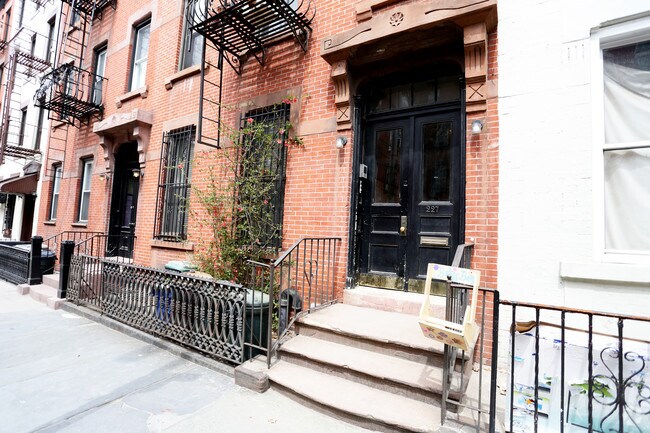 Building Photo - 227 Sackett St