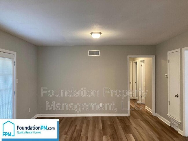 Building Photo - 404 Stoneham Rd