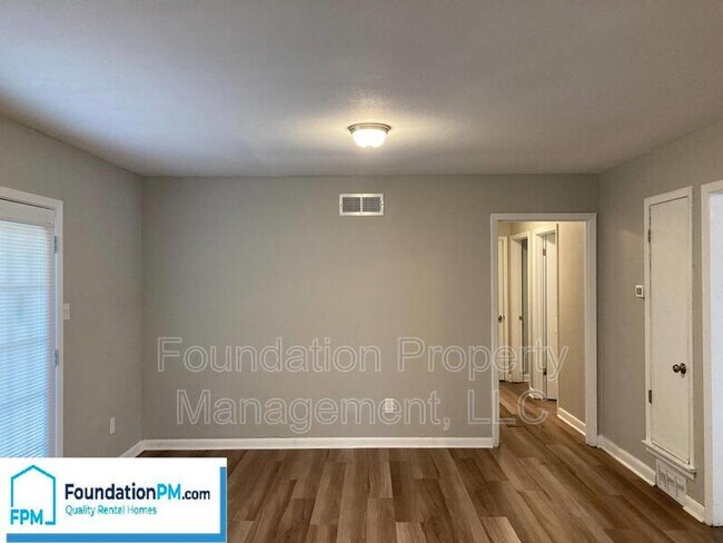 Foto del edificio - 404 Stoneham Rd