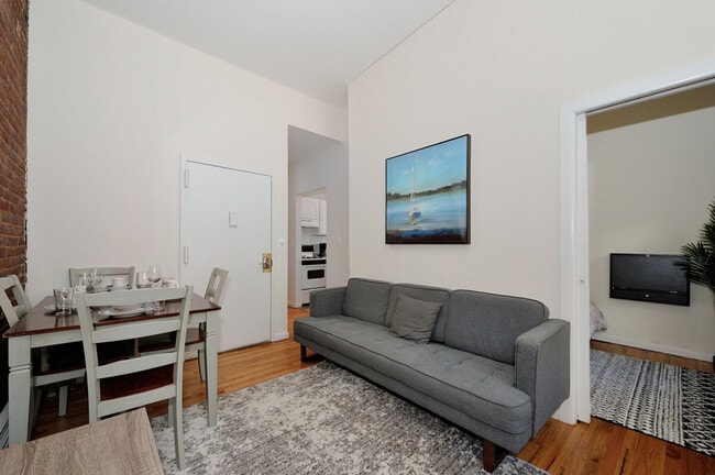 Building Photo - 506 9th Ave