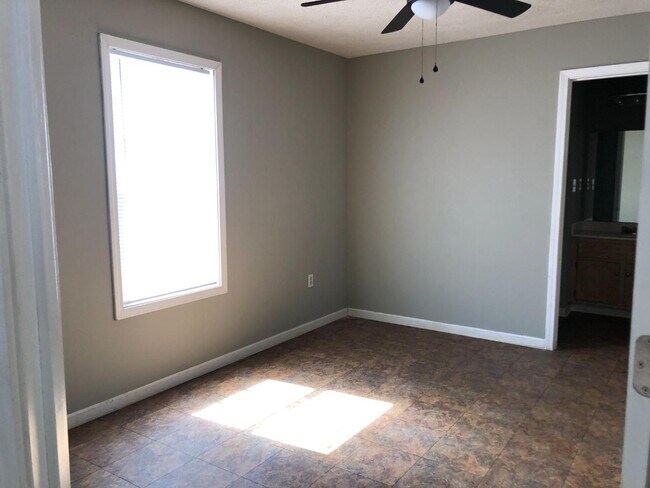 Foto del edificio - 103 Elm Tree Ln