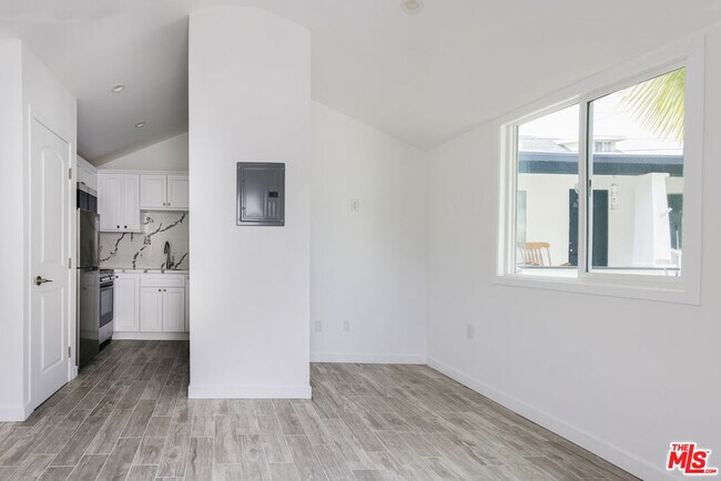 Foto del edificio - 3316 Atwater Ave