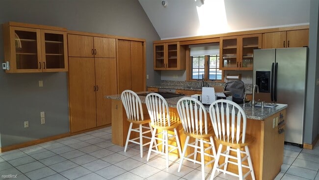 Building Photo - 3 br, 3 bath House - 94 hungerford road it...