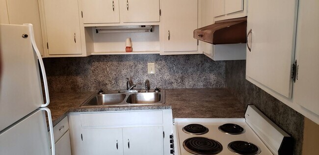 Foto del edificio - Duplex 2 bedroom 1 bath unit $875 per month