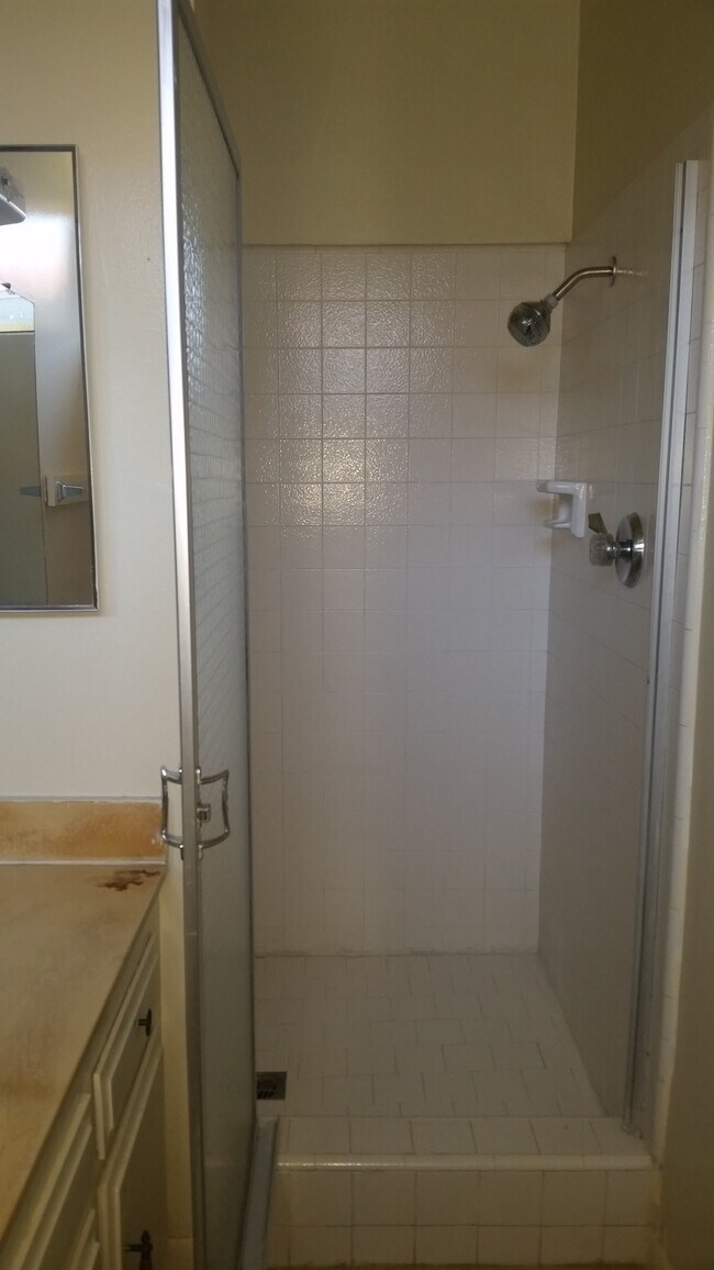 Foto del edificio - 15418 Larch Ave