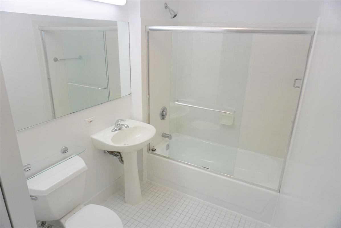 Primary Photo - 325 E 64th St