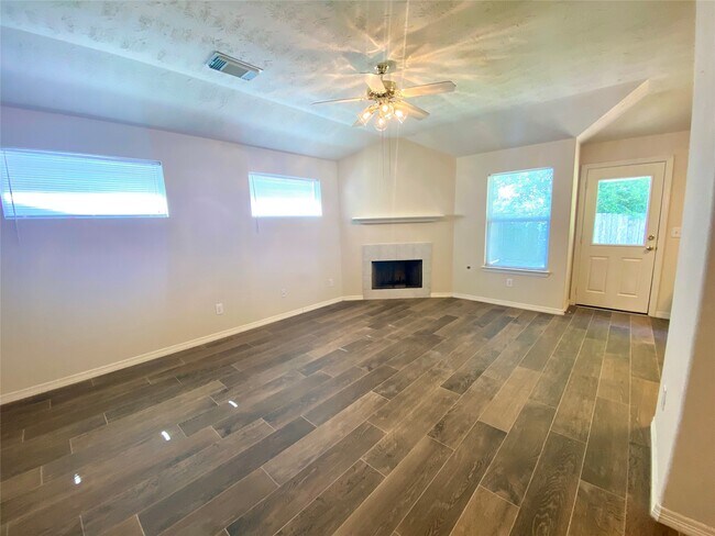 Building Photo - 5005 Deer Path Dr