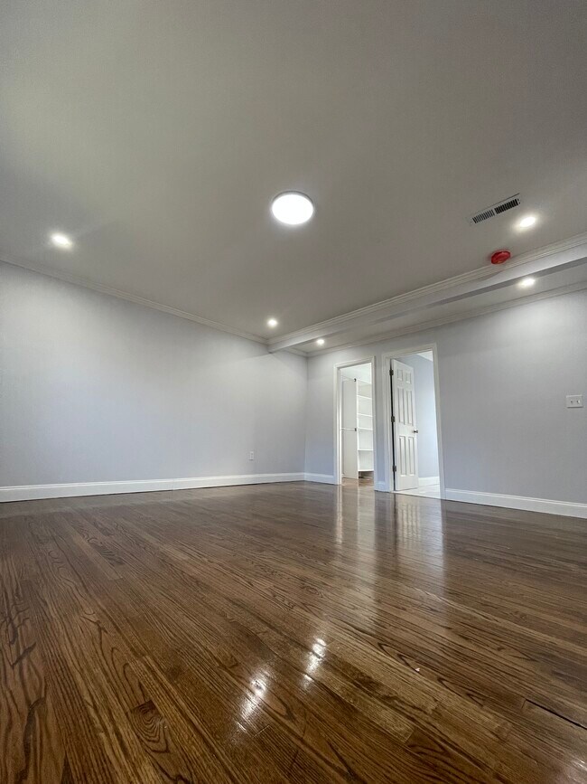 Building Photo - 200 Brooksvale Ave