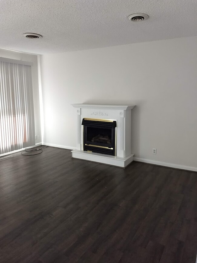 Foto del edificio - 29 Lakeshore Terrace