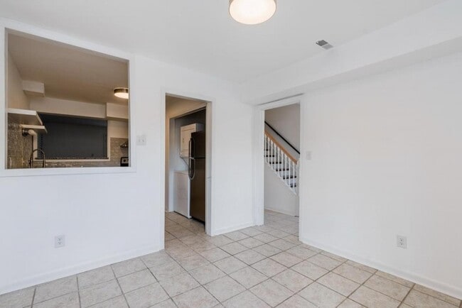 Building Photo - 706 Oak Tree Dr