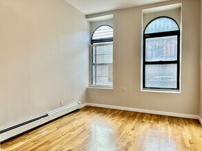 Building Photo - 386 Manhattan Ave
