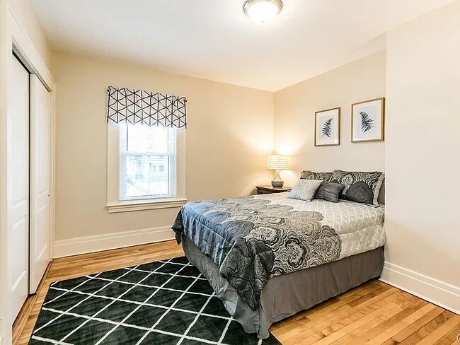 Dormitorio 2 - 1100 Euclid Ave