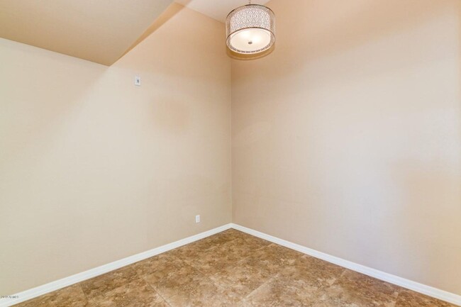 Building Photo - **MOVE-IN SPECIAL: 50% OFF 1ST MONTH RENT!...