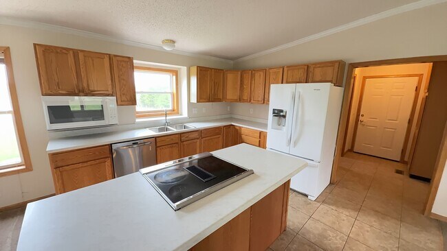 Foto del edificio - 4 bedroom home in peaceful rural setting-North Boone County