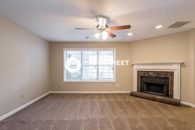 Building Photo - 3 Bedroom Pet-Friendly Home in Stone Mount...