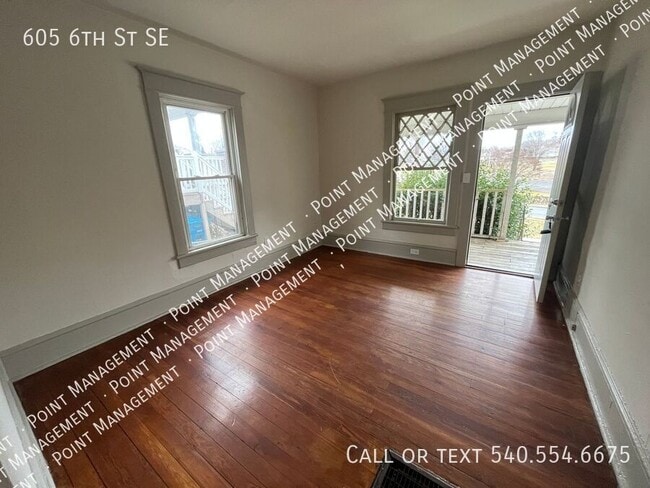 Building Photo - 605 6th St SE