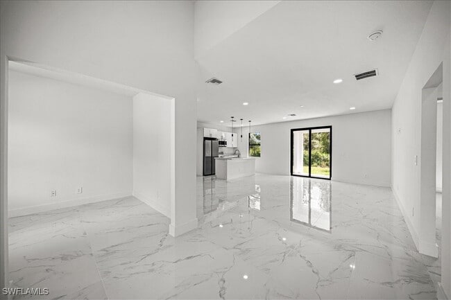 Foto del edificio - 3315 67th St W