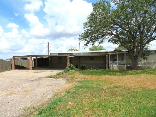 Foto del edificio - 6190 N FM 441 Rd