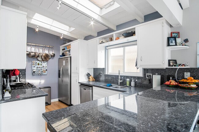 Foto del edificio - 1721 Carlson Ln