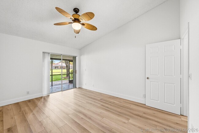Building Photo - 7618 Pinewalk Dr S
