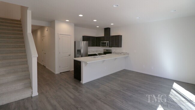 Foto del edificio - 3BD Townhouse in Desirable Burton Neighbor...