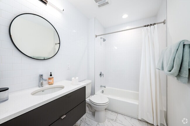 1BR, 1BA – 546SF - Bathroom - Bonsai Apartments