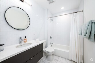 1BR, 1BA – 546SF - Bathroom - Bonsai Apartments