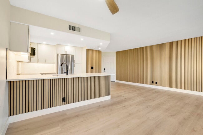 Building Photo - 1605 S US Hwy 1