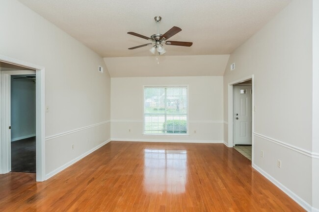 Building Photo - 4111 Meadow Ct Dr