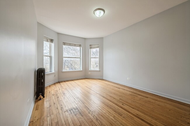 Building Photo - 3206 W Fulton Blvd