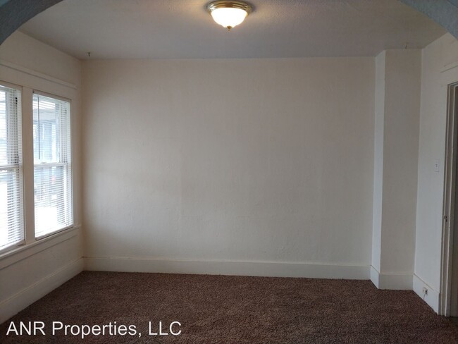 Building Photo - 730-730 W Benton St