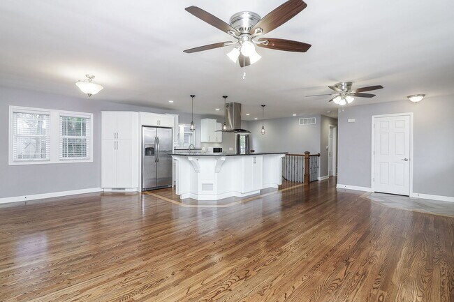 Building Photo - 444 Aspen Ct