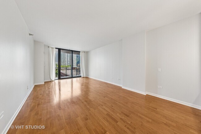 Foto del edificio - 330 N Jefferson St