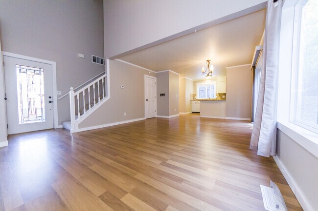 Building Photo - Charming 3 Bedroom Home Available!