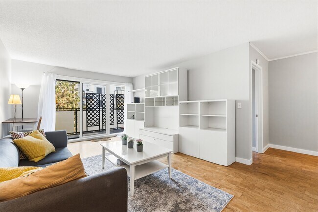 Photo du bâtiment - 1066-1066 E 8th Ave
