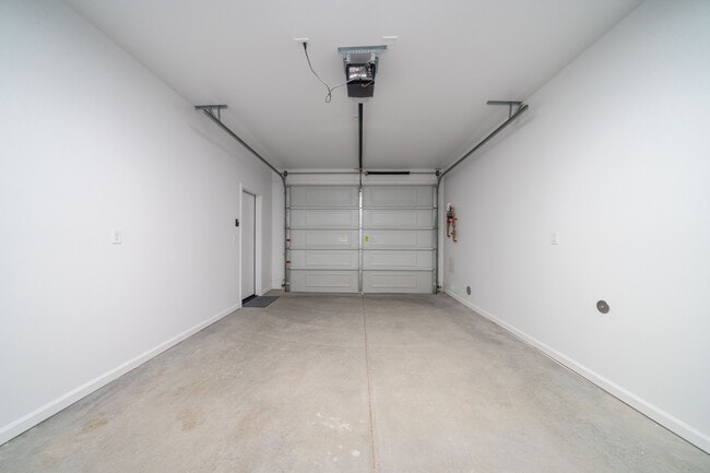 Building Photo - 2061 Magnolia Dr