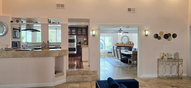 Building Photo - Large House in Beautiful Canyons of Anahei...