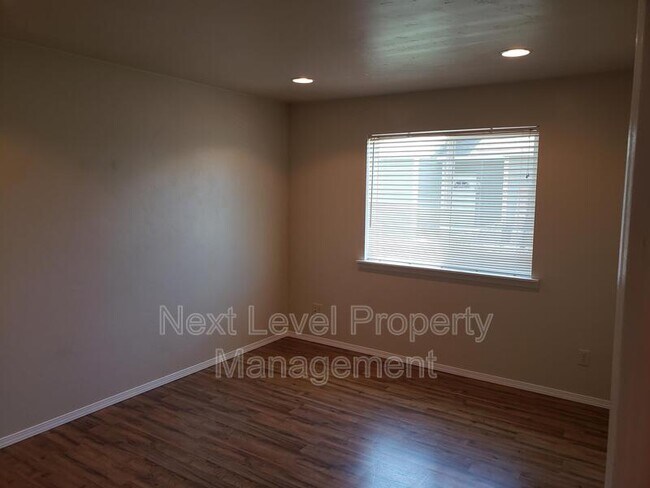 Foto del edificio - 385 Mountain View Dr